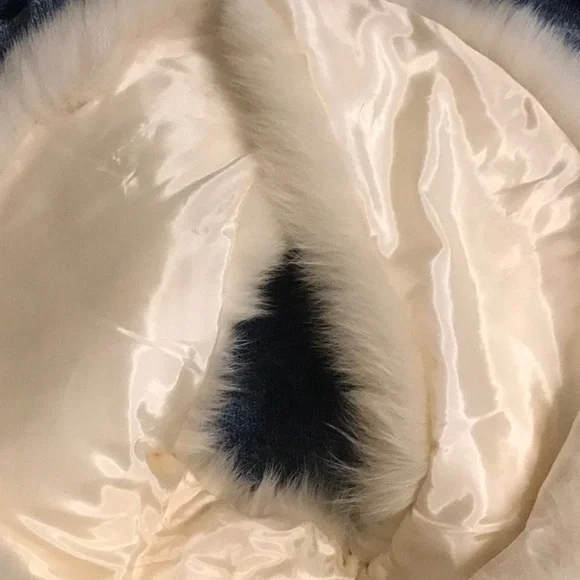 Elegant Cream Fur Collar